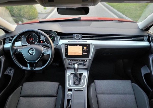 Volkswagen Passat cena 56600 przebieg: 151000, rok produkcji 2018 z Jordanów małe 326